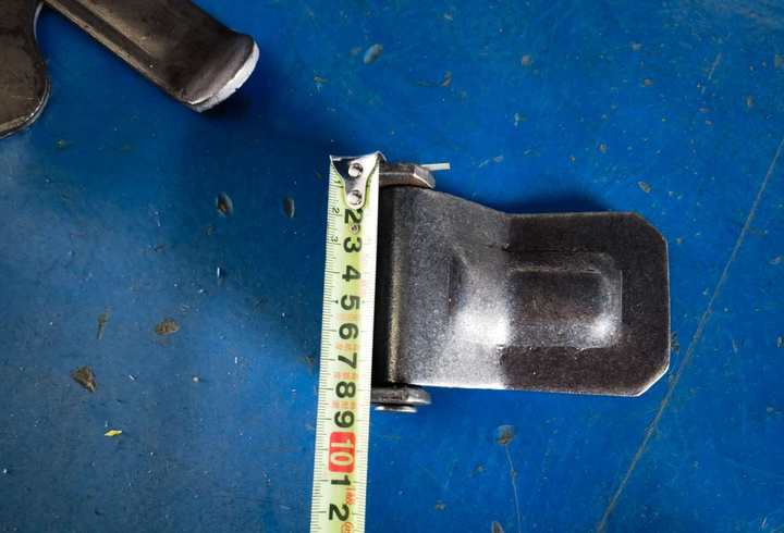 斯太尔压筋合页